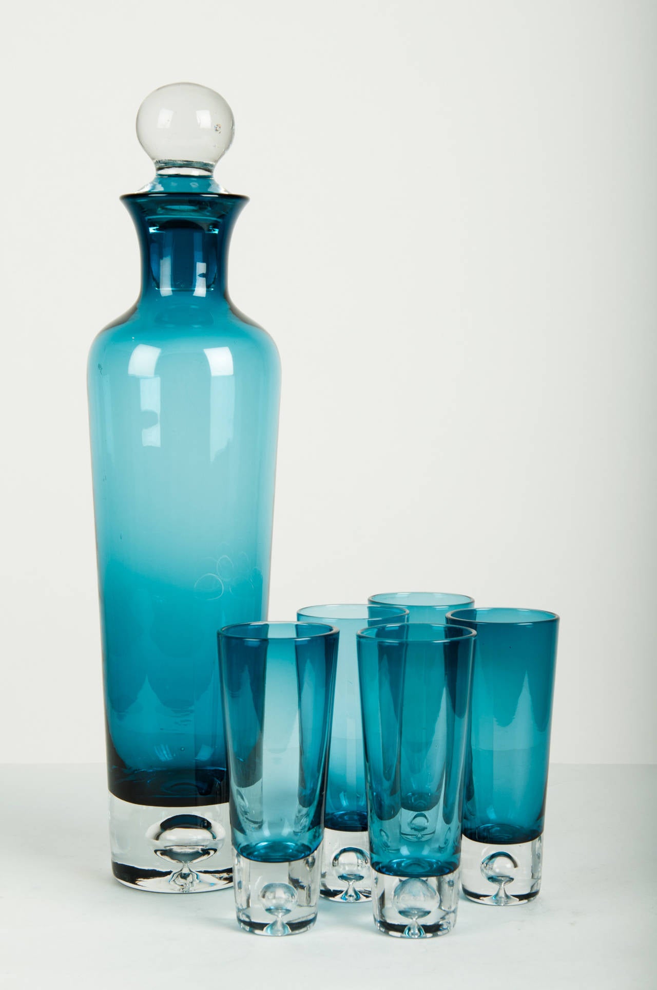 A vintage turquoise decanter set. Excellent condition. Seven pieces. The decanter measure 13 1/2