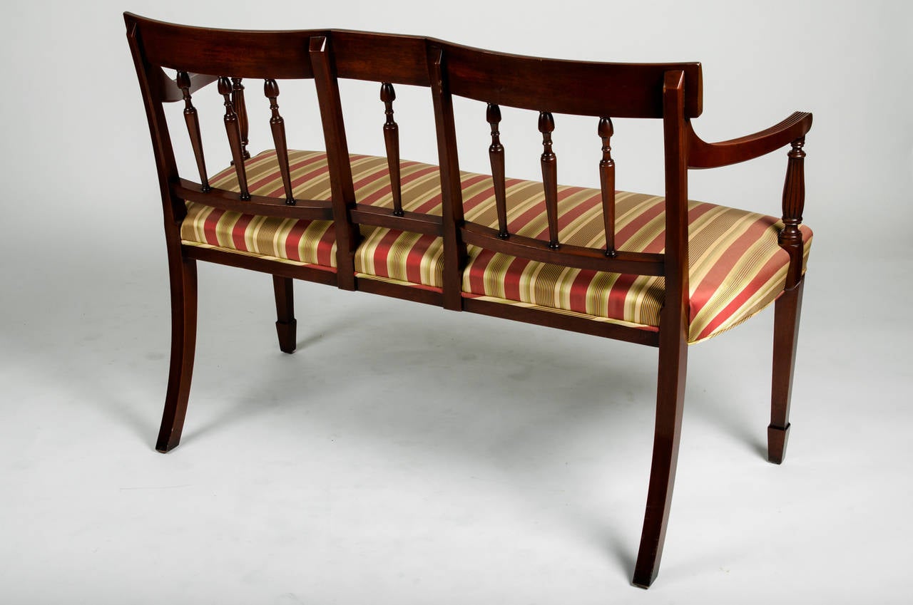 Antique European Small Settee In Excellent Condition In Tarry Town, NY