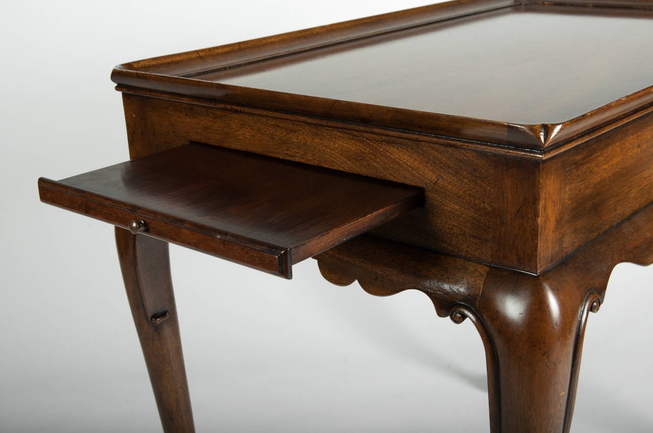 Vintage Side or Vanity Table In Excellent Condition In Tarry Town, NY