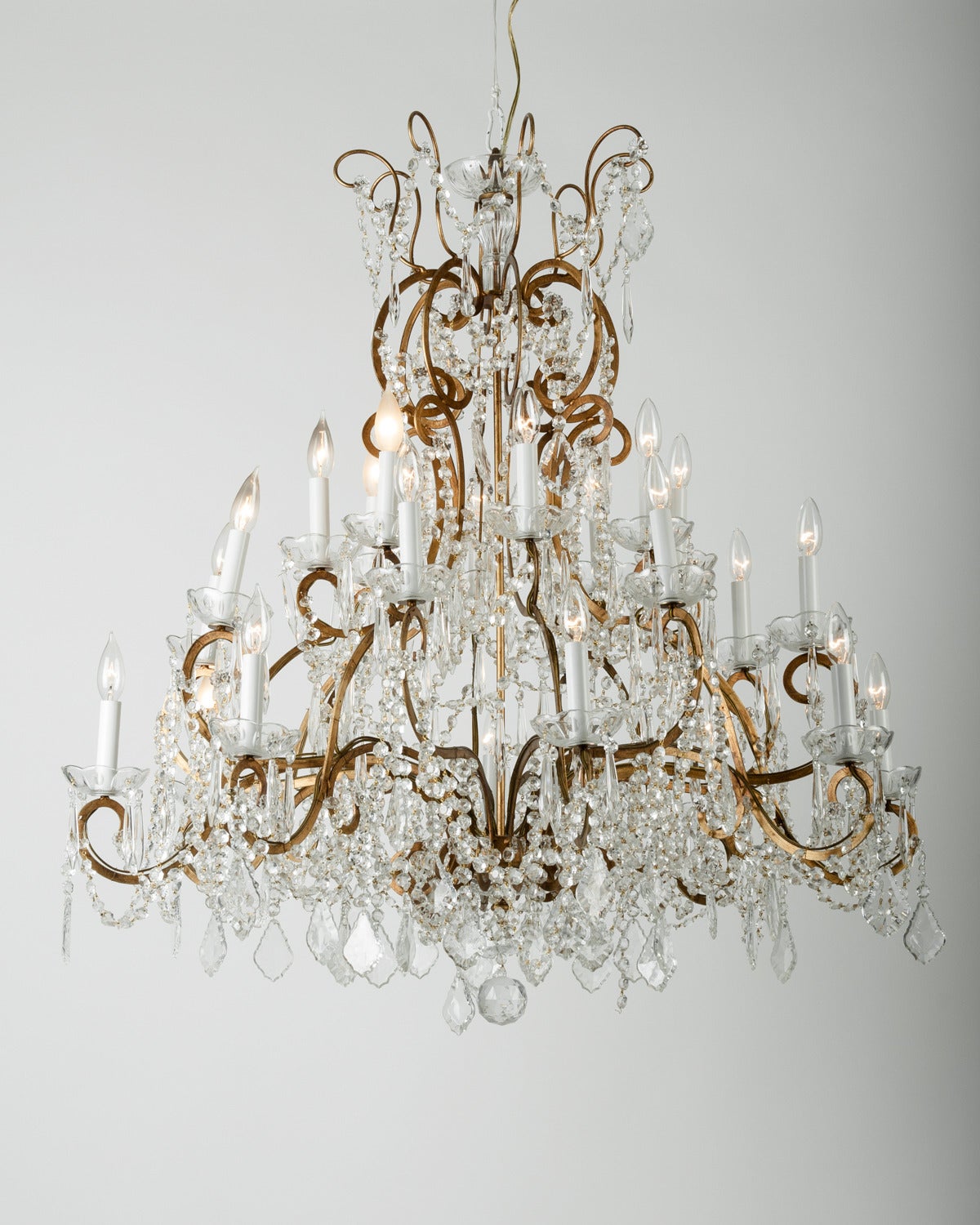 Nineteen Arms/ Lights Vintage French Crystal Chandelier In Excellent Condition In Tarry Town, NY
