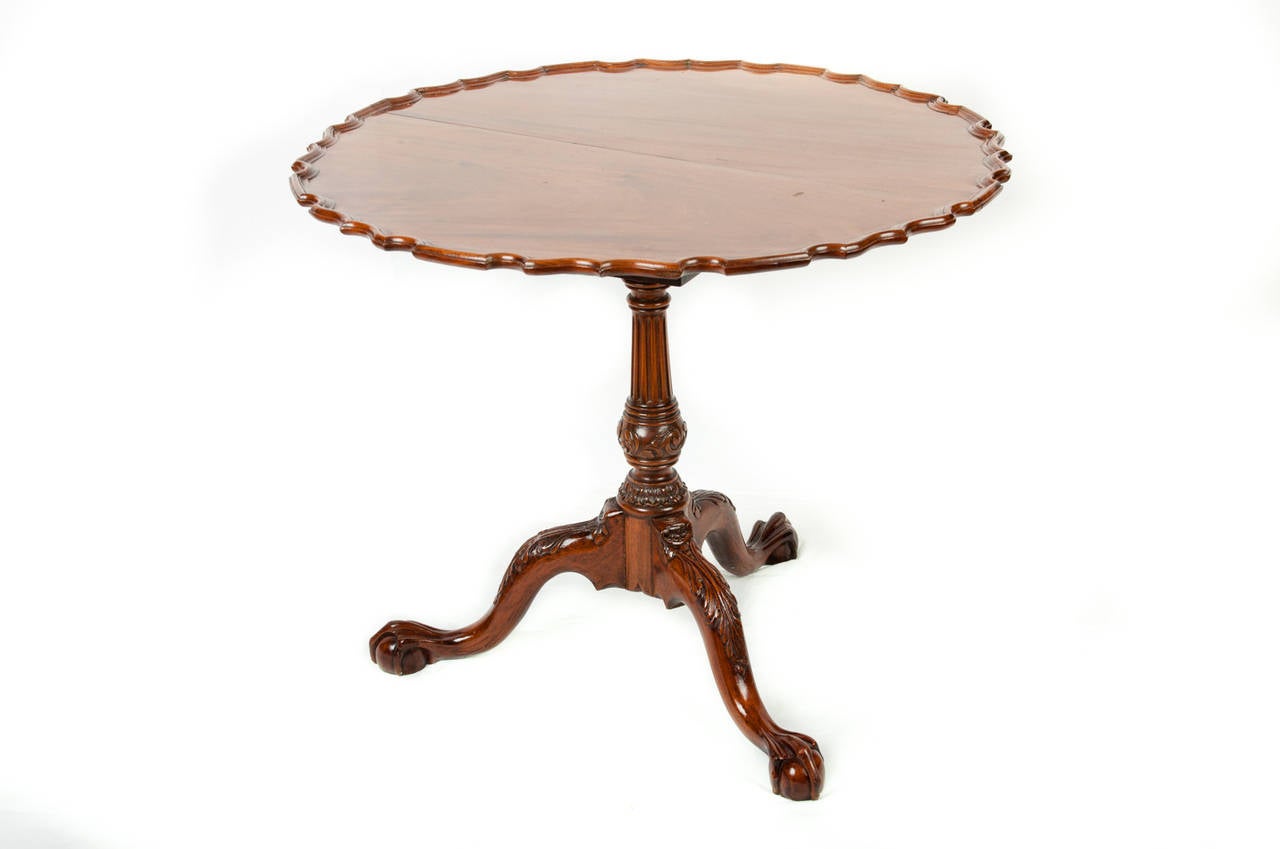 Wood English Vintage Light Mahogany Pie-Crust Edged Tilt-Top Table