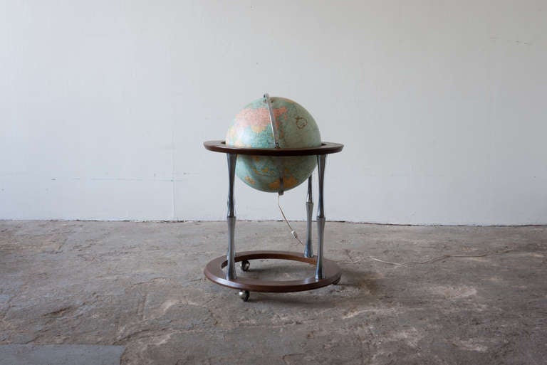 Mid-Century Modern Globe terrestre replogle en vente