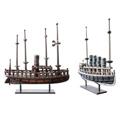 Antike handgeschnitzte Schiffe der Volkskunst