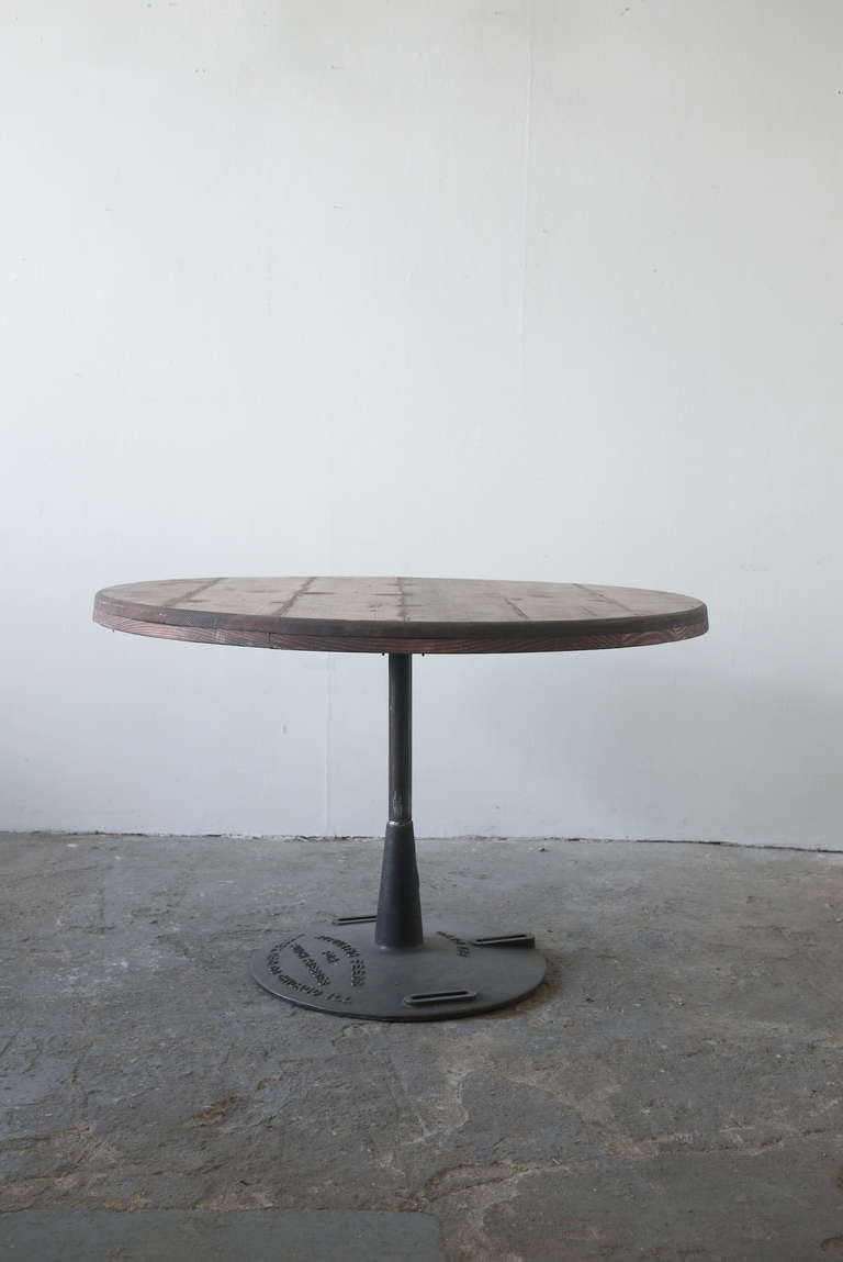 4' round Pedestal Table