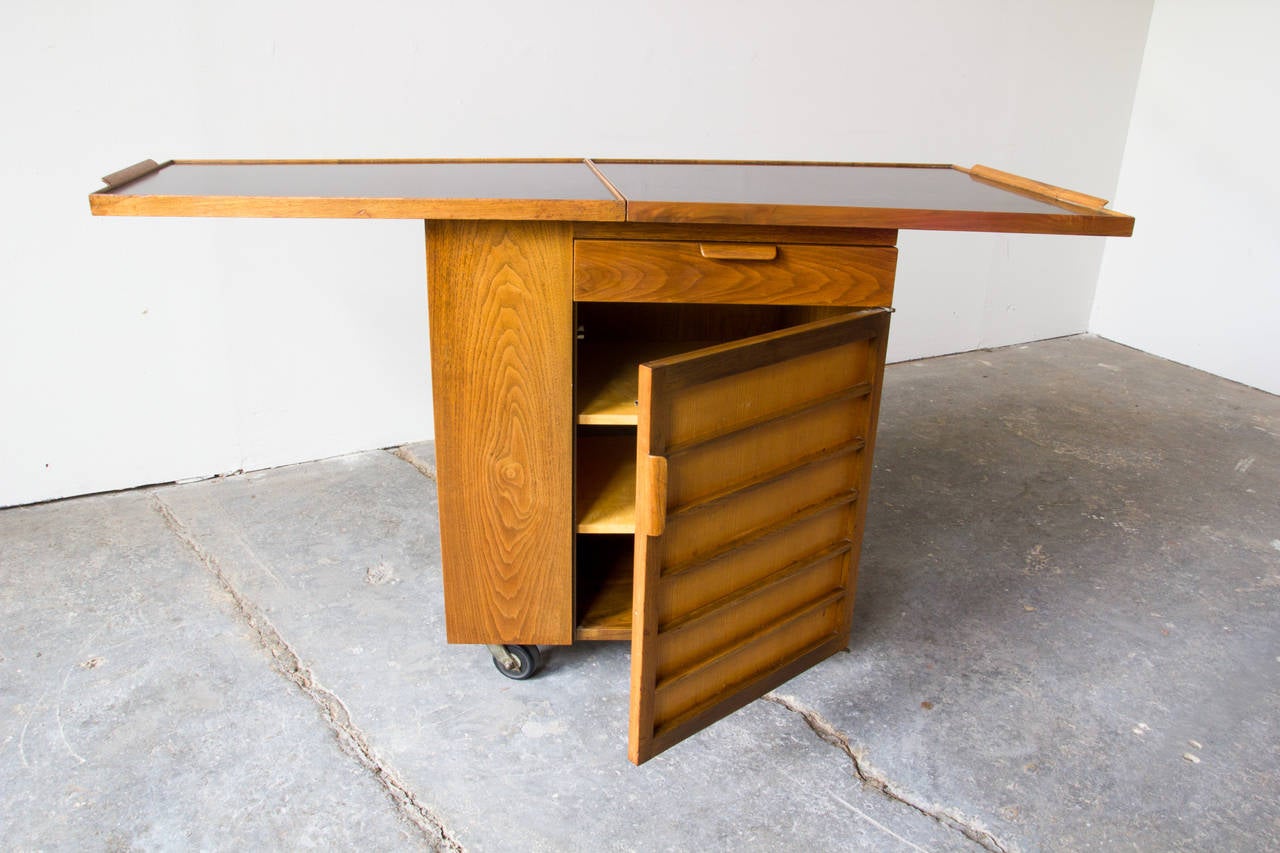 Server Bar by Edward Wormley for Dunbar In Good Condition For Sale In Asbury Park, NJ