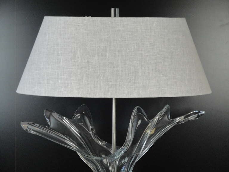 Milieu du XXe siècle Superbe lampe verrier française en cristal d'art en vente