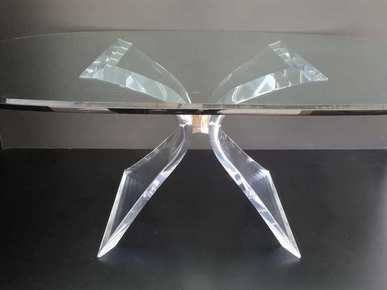 Lion in Frost Lucite Butterfly Dining Table In Excellent Condition In North Hollywood, CA