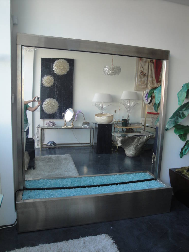 Stainless steel mirrored indoor or outdoor water fountain.
This item is located in Miami area FL