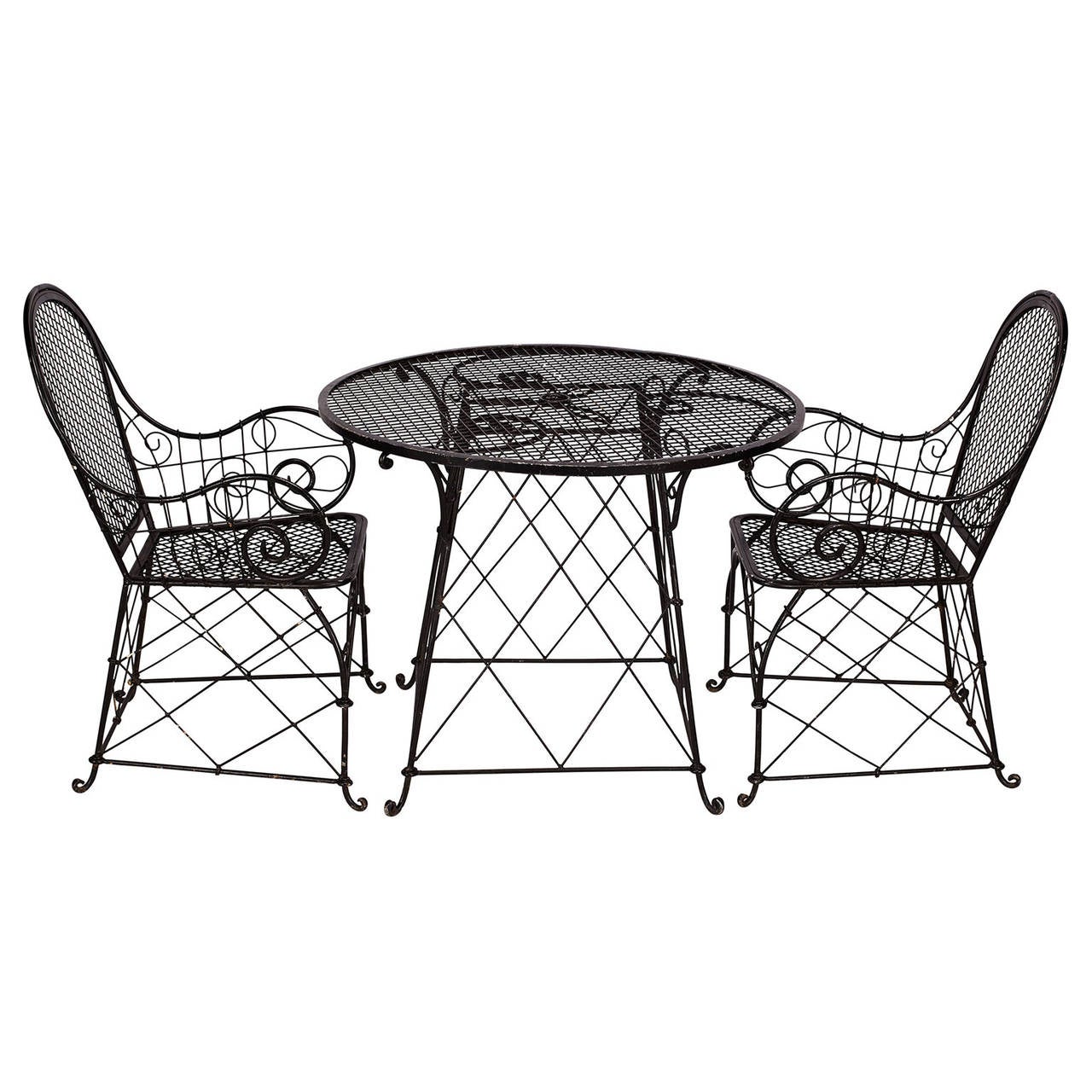 Beautiful outdoor metal and wire furniture set. Wear consitient with age and outdoor usage. Some chipping off black paint throughout.

Table: Dia: 38