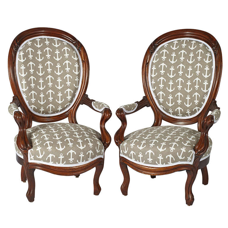 Pair of Victorian Oval-Back Mahogany Armchairs In Excellent Condition In New York City, NY