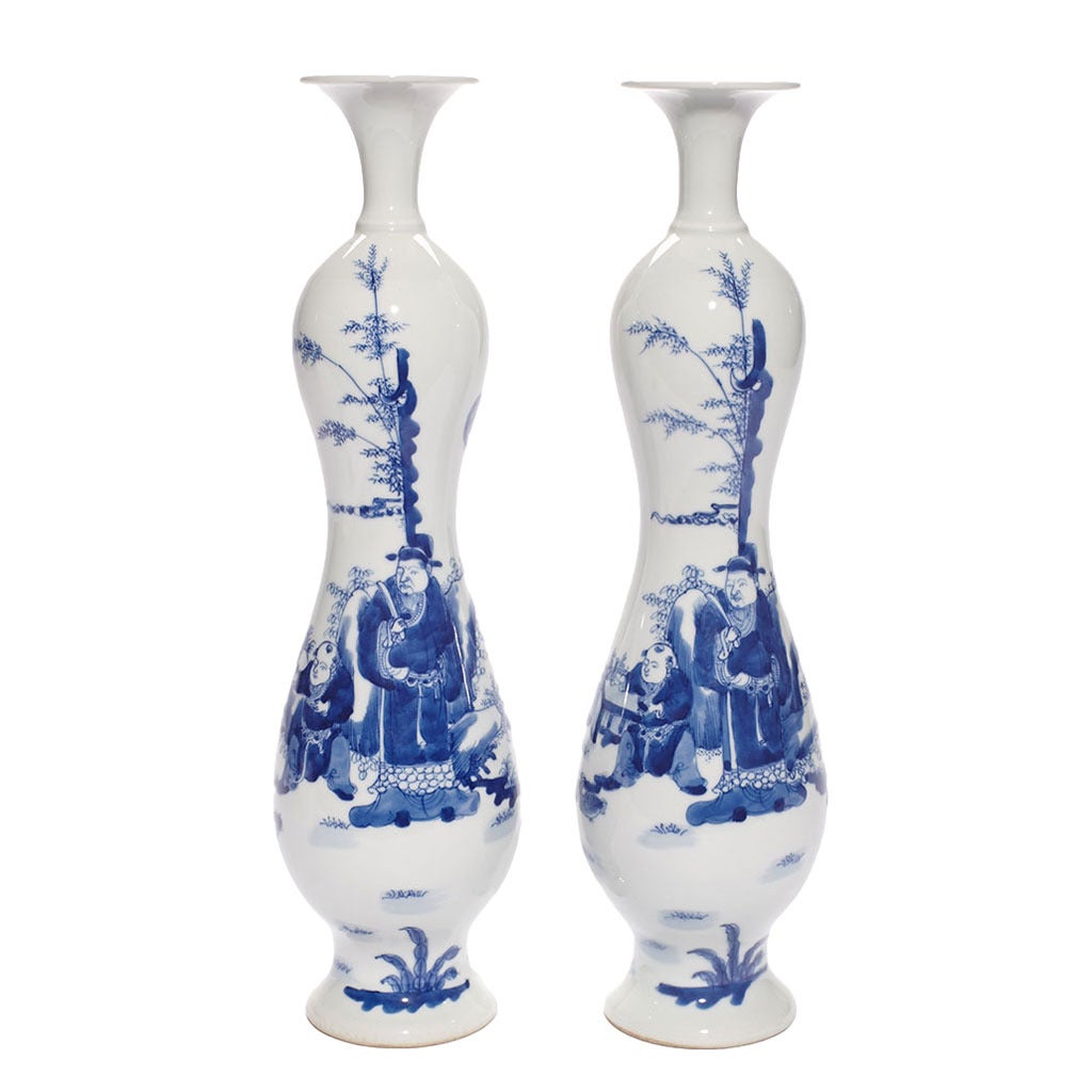 Pair of Hand-Painted Chinese Qing Dynasty Porcelain Bottles