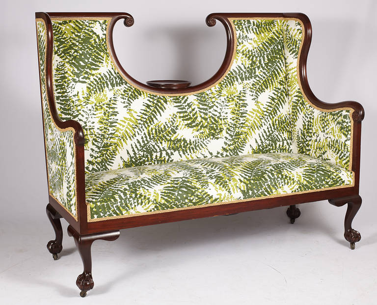 English Edwardian Hall Bench In Excellent Condition In New York City, NY