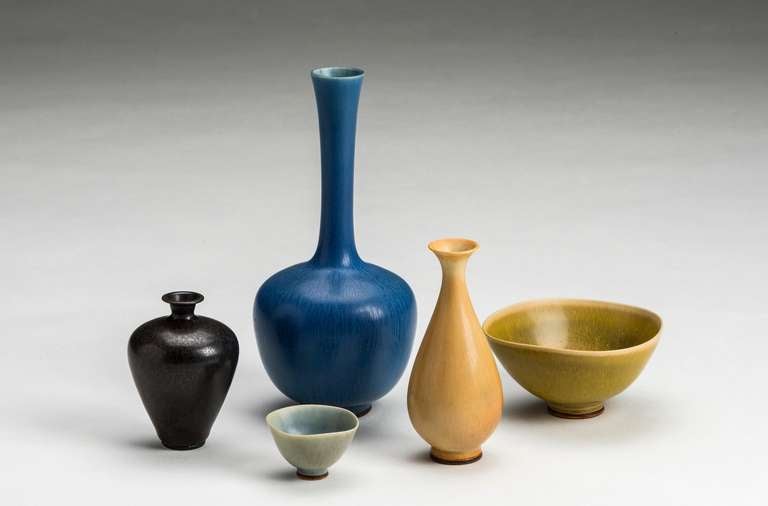 These 5 Miniature vases can only be purchased as a lot.
Berndt Friberg (1899-1981), Sweden’s master potter, was originally employed as a thrower to Wilhelm Kåge and Stig Lindberg at Gustavsberg’s pottery. He applied his characteristic glazes