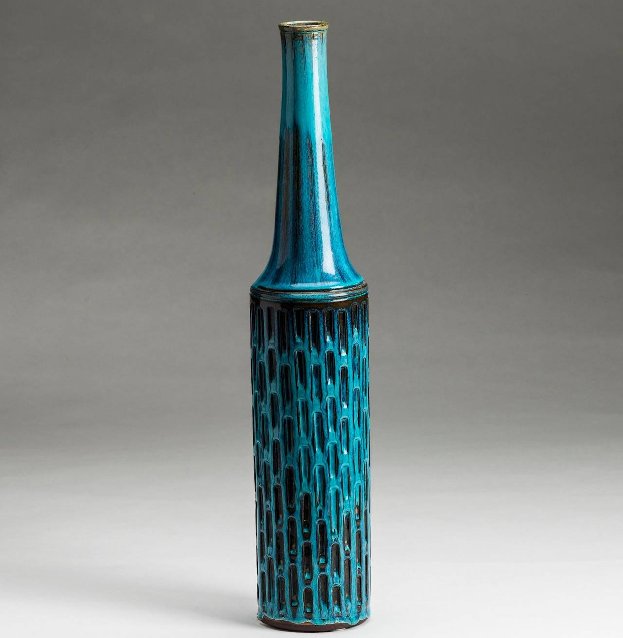 Tall original Kage vase with glaze in turquoise, blue and brown is an exceptional piece, signed with the letter K9 (= 1960).
Height 55 cm.