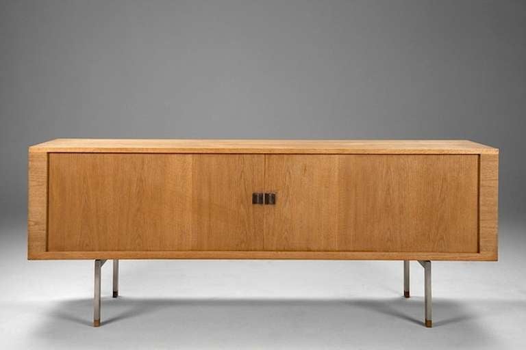 A rare light oak veneer RY25 sideboard in excellent condition. The 30 cm high legs are made of aluminum steel with a 3 cm high wooden oak base. 
The two tambour sliding doors glide silently into the side.  The well-balanced design with its slightly