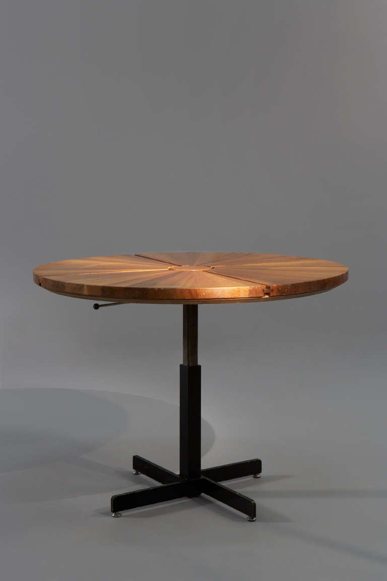 Charlotte Perriand, table, ca 1970
Wooden circular top with a telescopic steel leg.
Realized for the winter sport resorts Les Arcs.
Pedestal : H. 29 - D. 38 ½ in.
Coffe table : H. 20 ¾ - D.  38 ½ in.
Bibliographie / Bibliography
Roger Aujame &