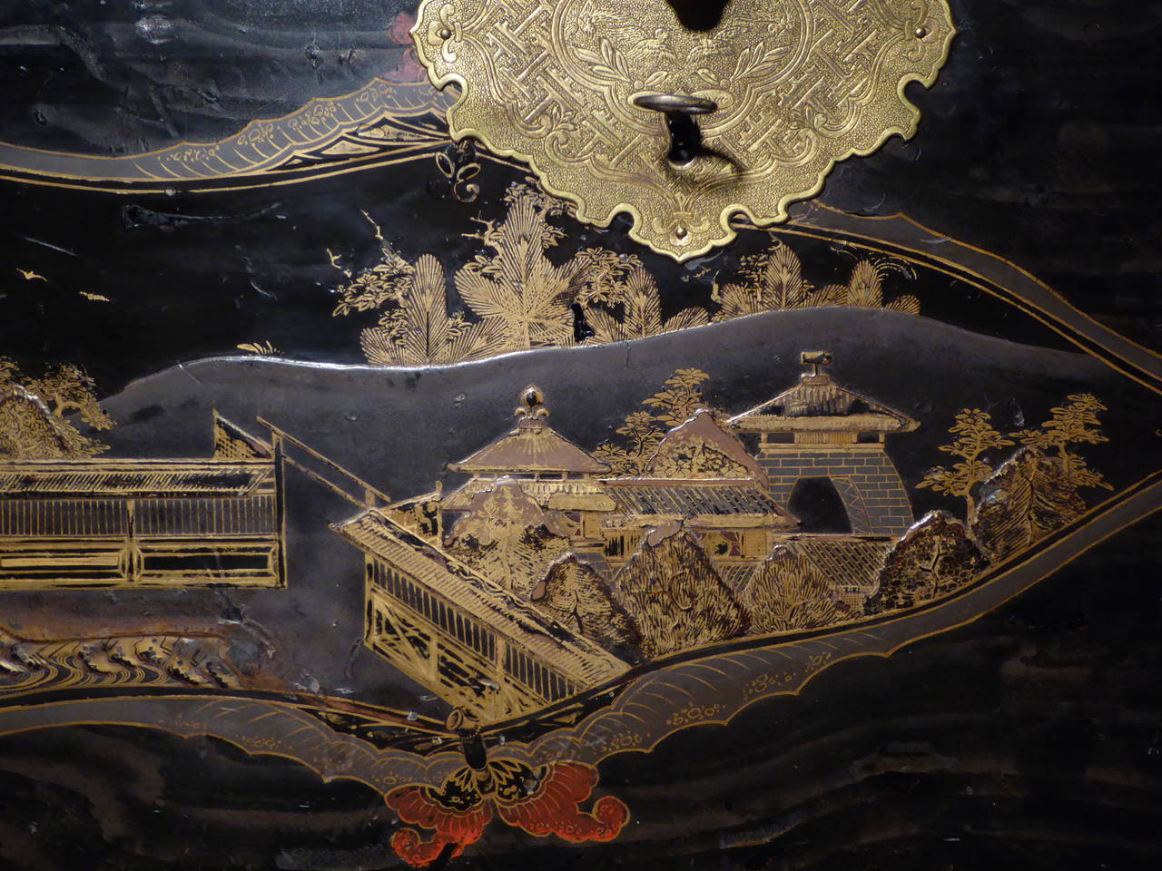 Rare Large Japanese Lacquer Coffer For Sale 3