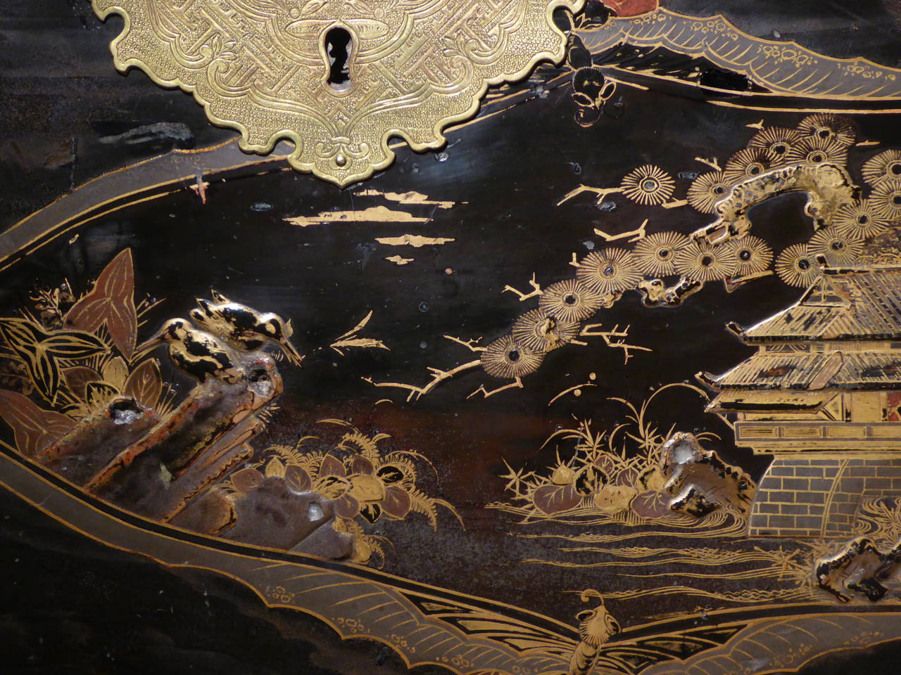 Rare Large Japanese Lacquer Coffer For Sale 2