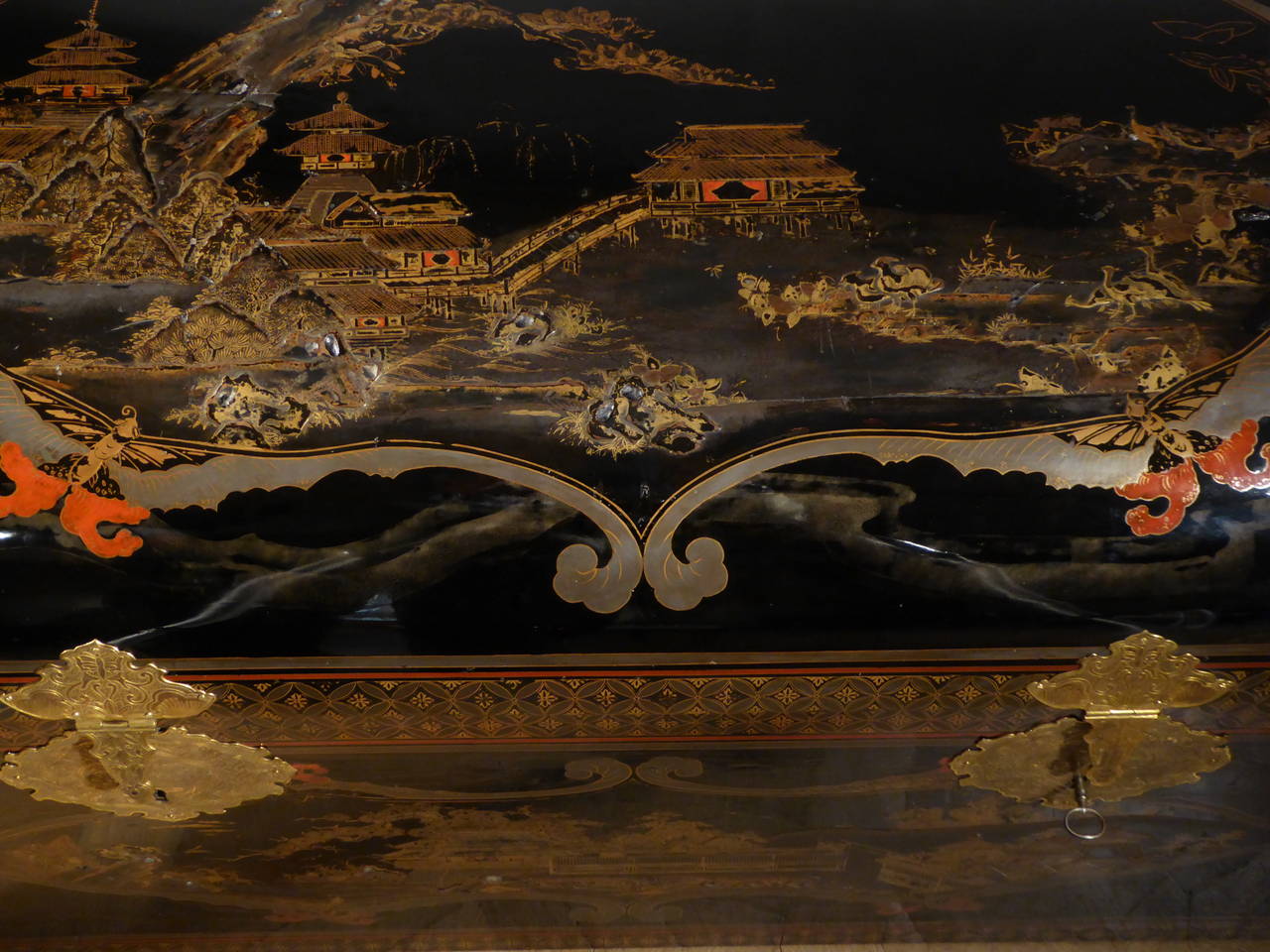 Rare Large Japanese Lacquer Coffer For Sale 4