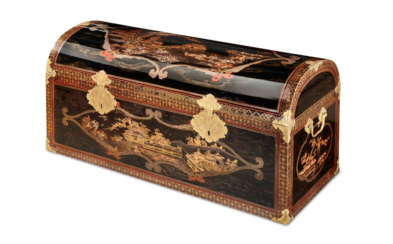 Rare Large Japanese Lacquer Coffer In Good Condition For Sale In Hilversum, NL