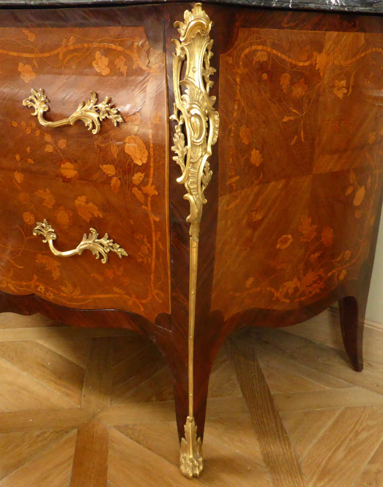 Veneer A fine Dutch Louis XV Commode