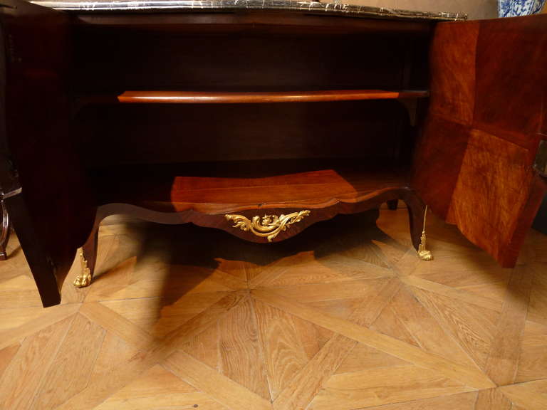 A fine Dutch Louis XV Commode In Good Condition In Hilversum, NL