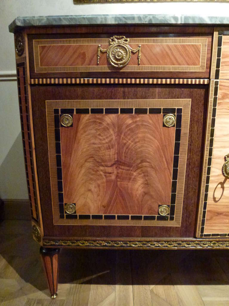Fine Dutch Louis XVI Commode In Excellent Condition For Sale In Hilversum, NL