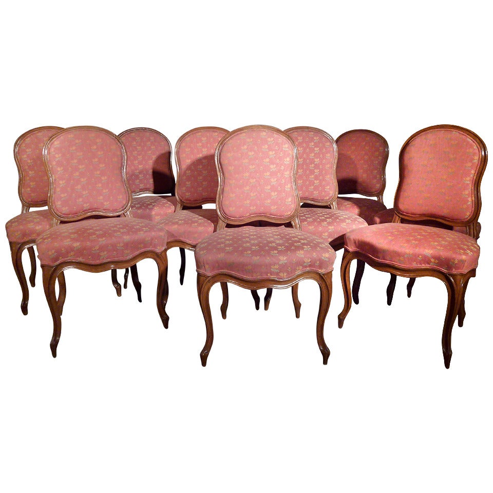 Cartouche-shaped back, with cabriole legs, dark-red upholstery decorated with tulips.