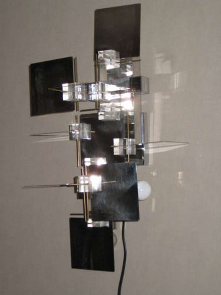 Exceptional and rare large wallight in polished chrome with plexi glass cubes and panels and brass rods designed by Gaetano Sciolari.