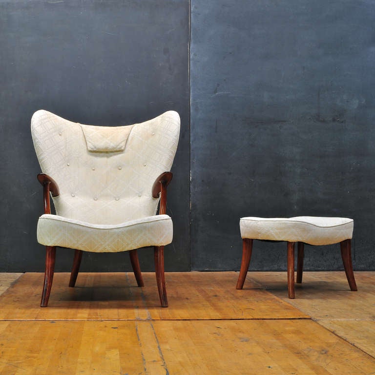 1950's Mid-Century Danish Wegner Style Wingback High Backed Armchair Ottoman In Excellent Condition In Hyattsville, MD