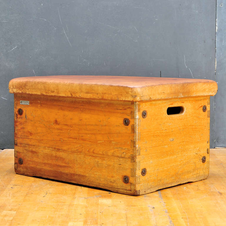 Vintage Industrial Pommel Vault Bench. Leather Top, Birch Finger Jointed Box, with Inset Handles. Good Vintage Condition, Structurally Very Strong. Showing Patina to all Surfaces.

W: 27¼ x D: 19¼ x H: 15¼ in.