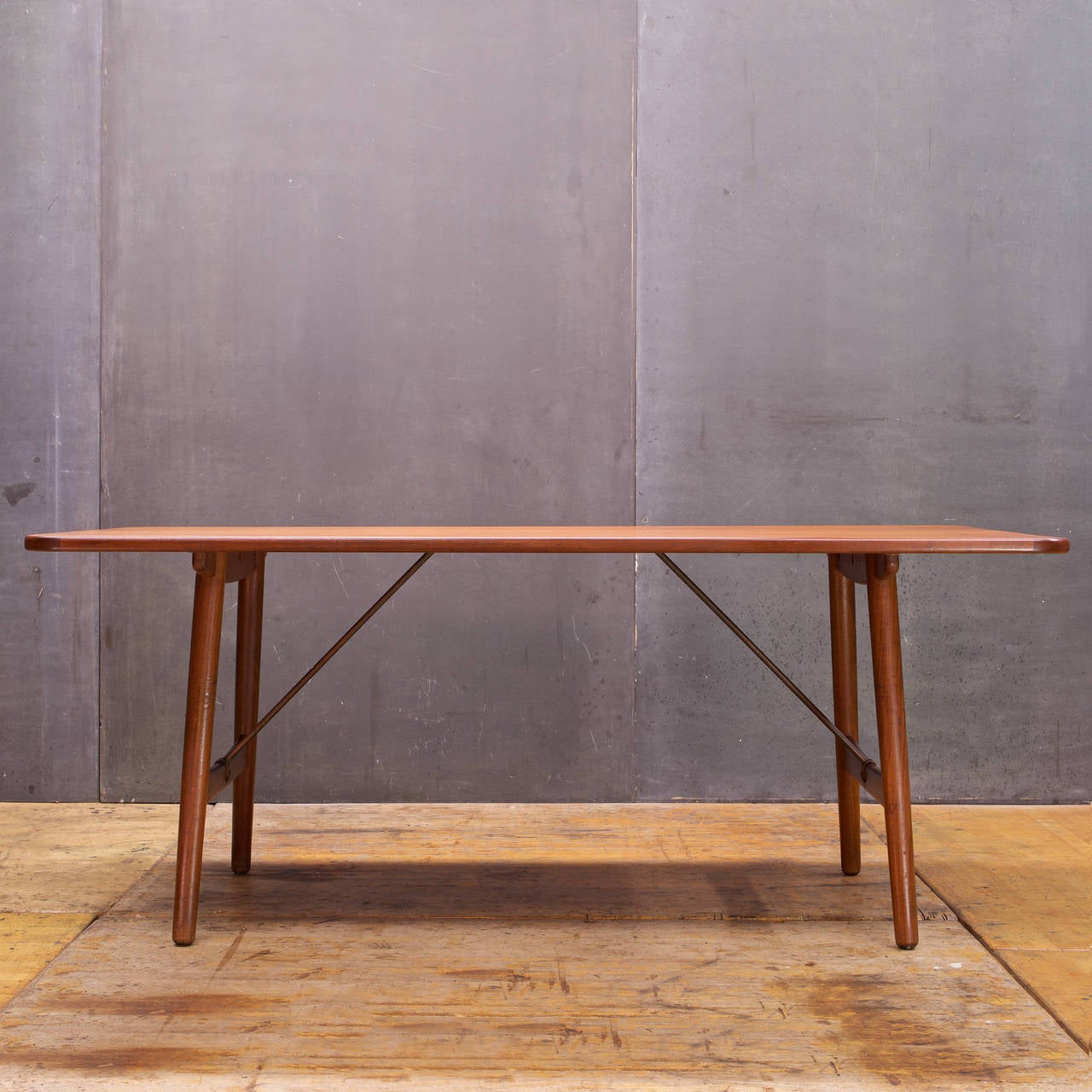 Rarely seen design in the states, a large work surface.

W: 71 x H: 35½ in.