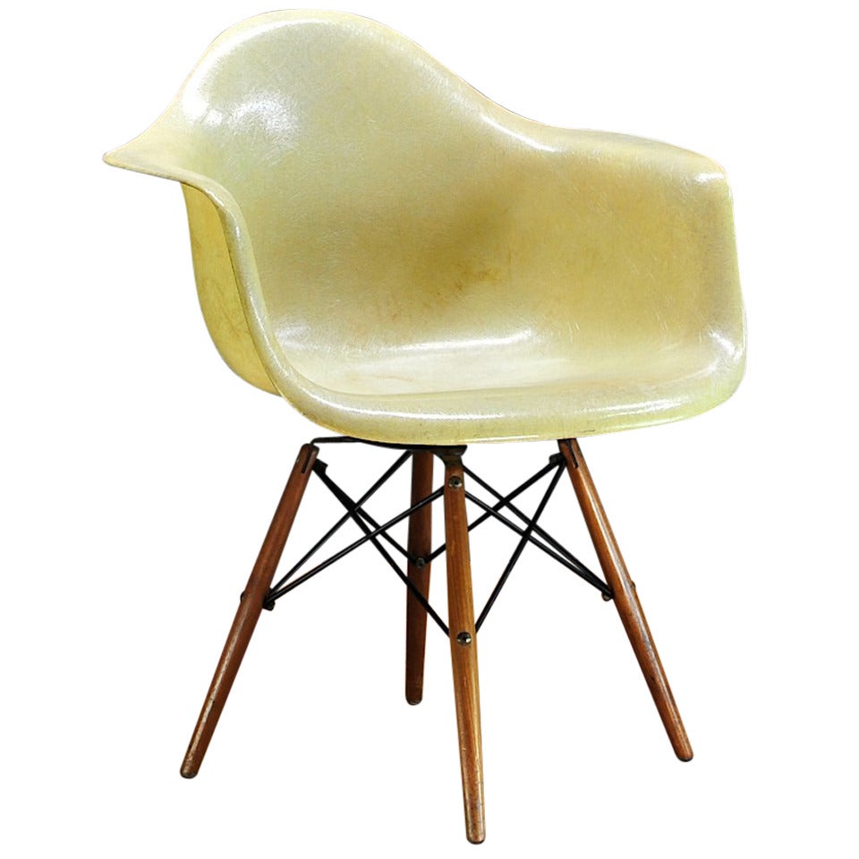 Chaise Eames Zenith à pieds en forme de goutte d'eau jaune citron, 1950 PAW Herman Miller en vente