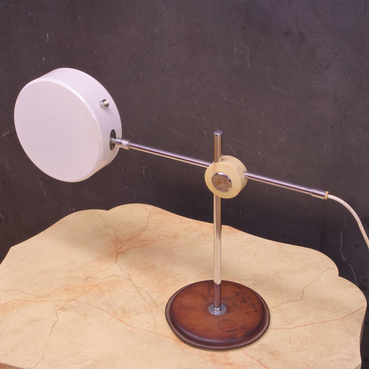 Mid-Century Perhsson Leder Chrom Gelenk-Schreibtischlampe Olympics Chalet Rustikale (Skandinavische Moderne) im Angebot