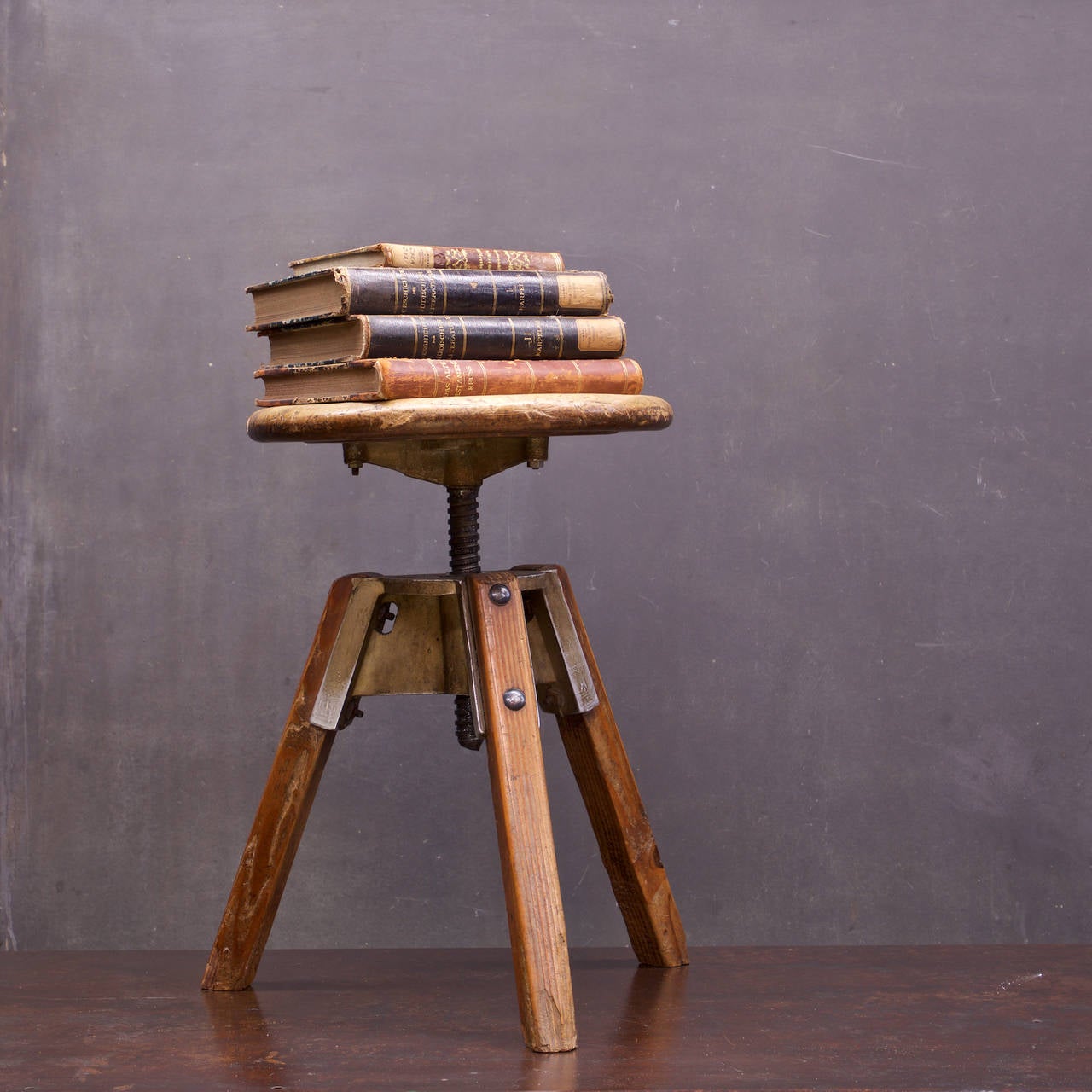 Heavily Worn, Fully Functional.

Stool Top Dia: 12 5/8 in.
Adjustable H: 15 to 18½ in.
Base Leg Dia: 16.25  in.
