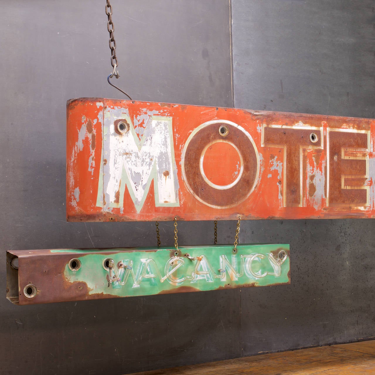 Monumental 1930s Hand-Painted Saltwash Motel and Vacancy Neon Sign In Fair Condition In Hyattsville, MD