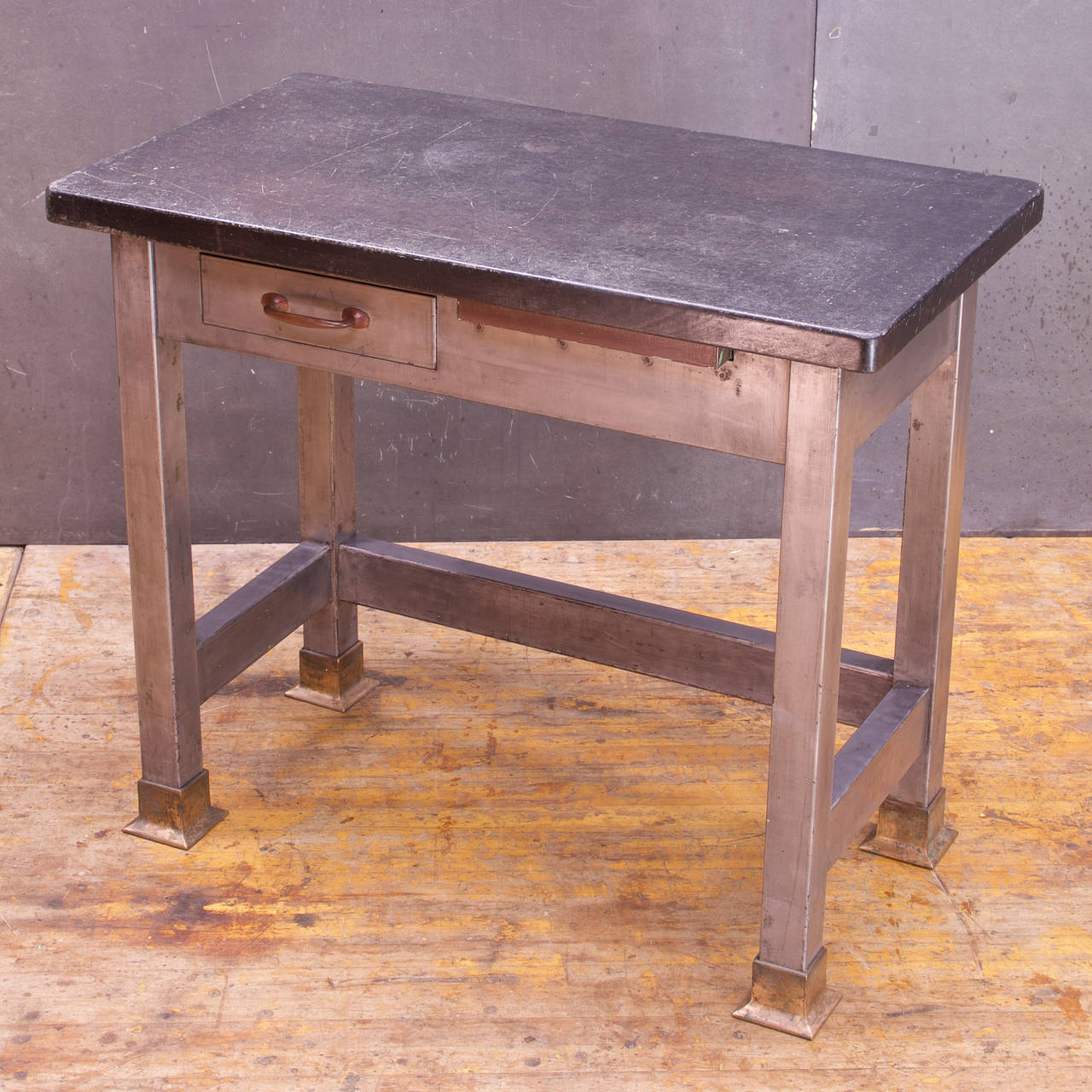 Schreibtisch im viktorianischen Soapstone-Laborstil, Bohemian Rustikaler Bauernhaus- Stahlfeuer (amerikanisch) im Angebot