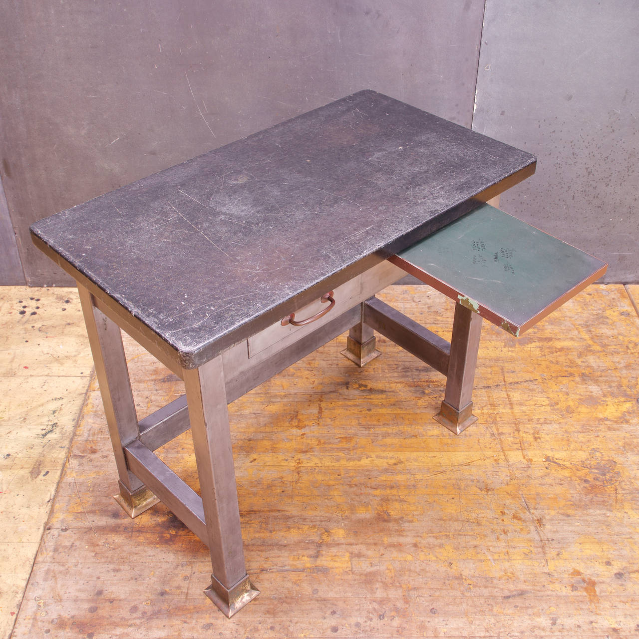 Schreibtisch im viktorianischen Soapstone-Laborstil, Bohemian Rustikaler Bauernhaus- Stahlfeuer (Gegossen) im Angebot