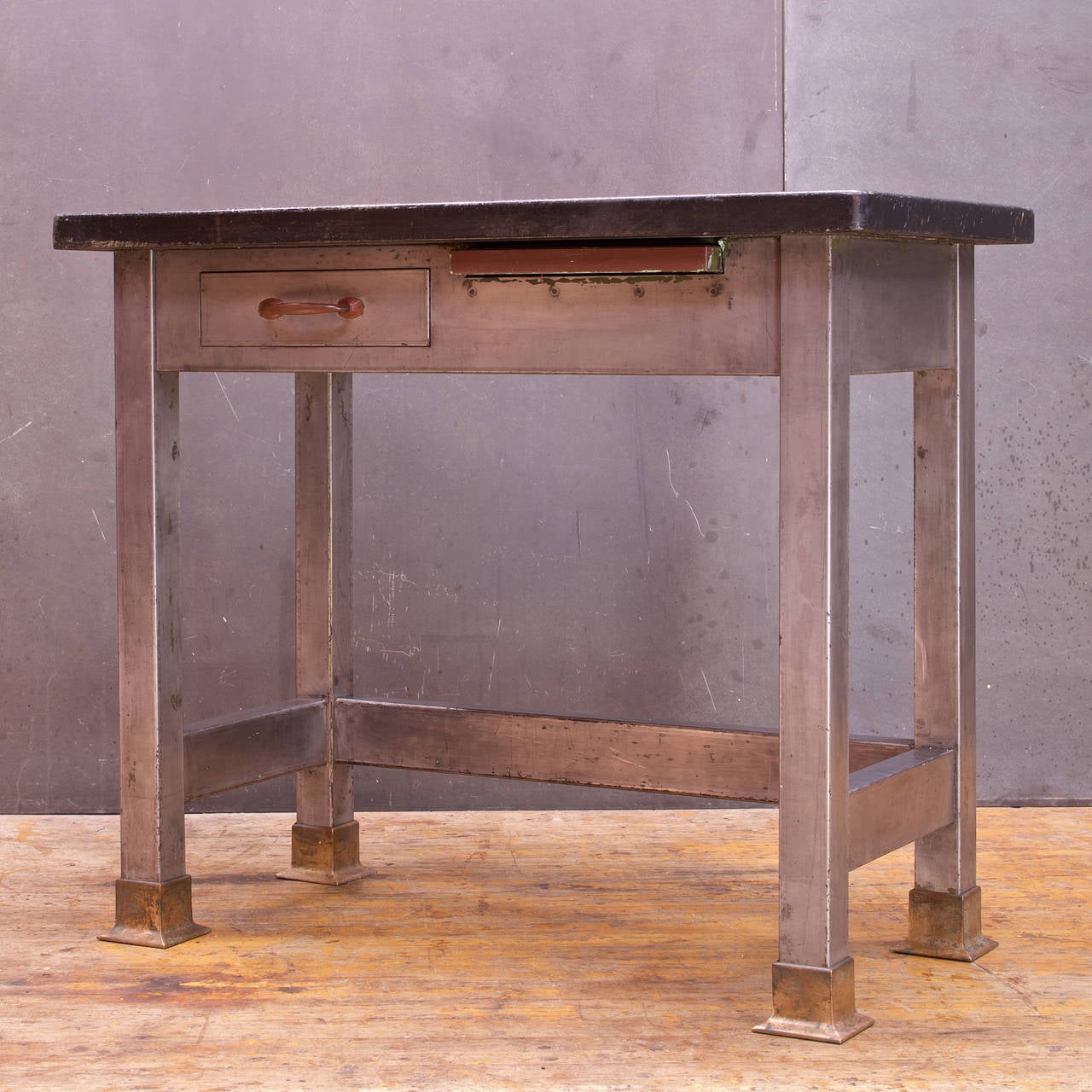 Schreibtisch im viktorianischen Soapstone-Laborstil, Bohemian Rustikaler Bauernhaus- Stahlfeuer (Industriell) im Angebot
