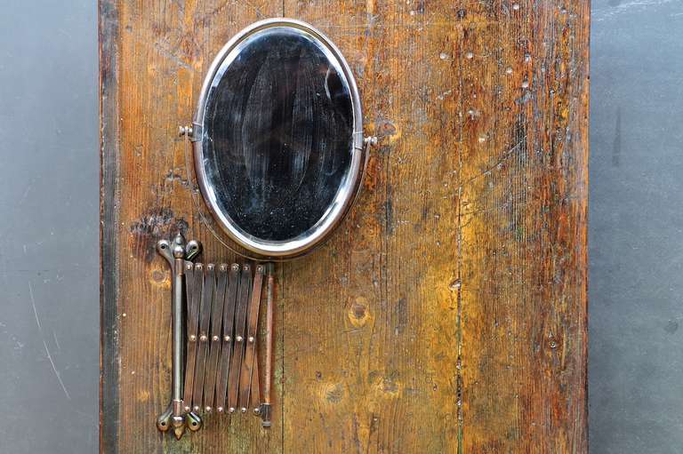 Viktorianische Industriezeitalter Oval Bronze getönten Schere Akkordeon Wandhalterung Spiegel im Zustand „Relativ gut“ im Angebot in Hyattsville, MD