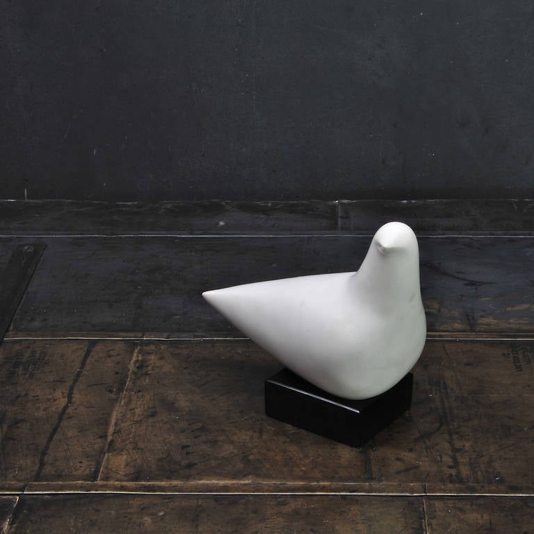 Modernist Abstract Bird Dove Form White Sculpture In Good Condition In Hyattsville, MD