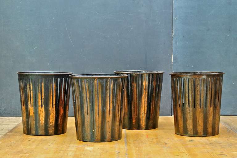 Vintage Industrial, high Victorian era Metal Art trash can, with Japanned patina intact, USA, circa 1904. These trash cans are getting quite rare, especially in this condition. Minimal rust. Set of four.

Opening diameter: 12½ x height 15¼ in.