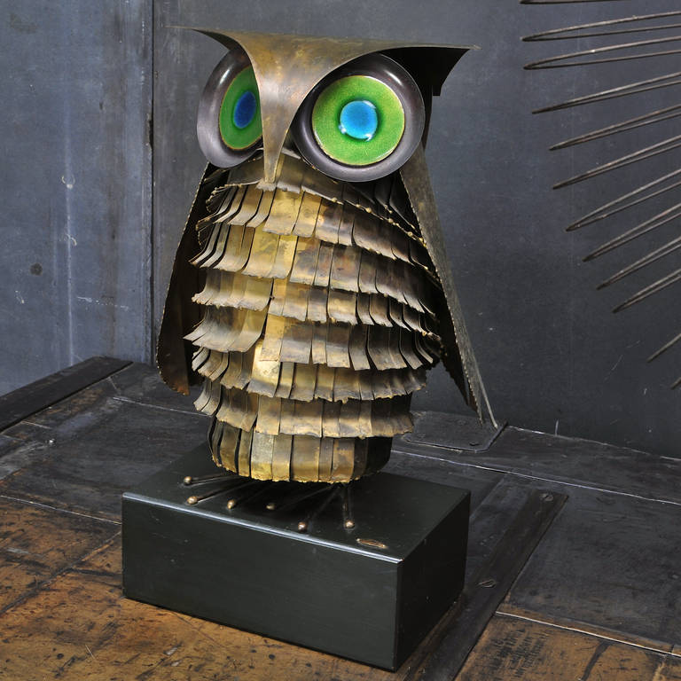 USA, c.1968. Curtis Freiler and Jerry Fels of C.Jeré for Artisan House. The Big Hoot Abstract Brass Owl Sculpture with Enameled Metal on Wood Stand with Signed Brass Tag. Other 1960s Sculpture available from Modern 50 / Modern50.

W: 9 x D: 5½ x