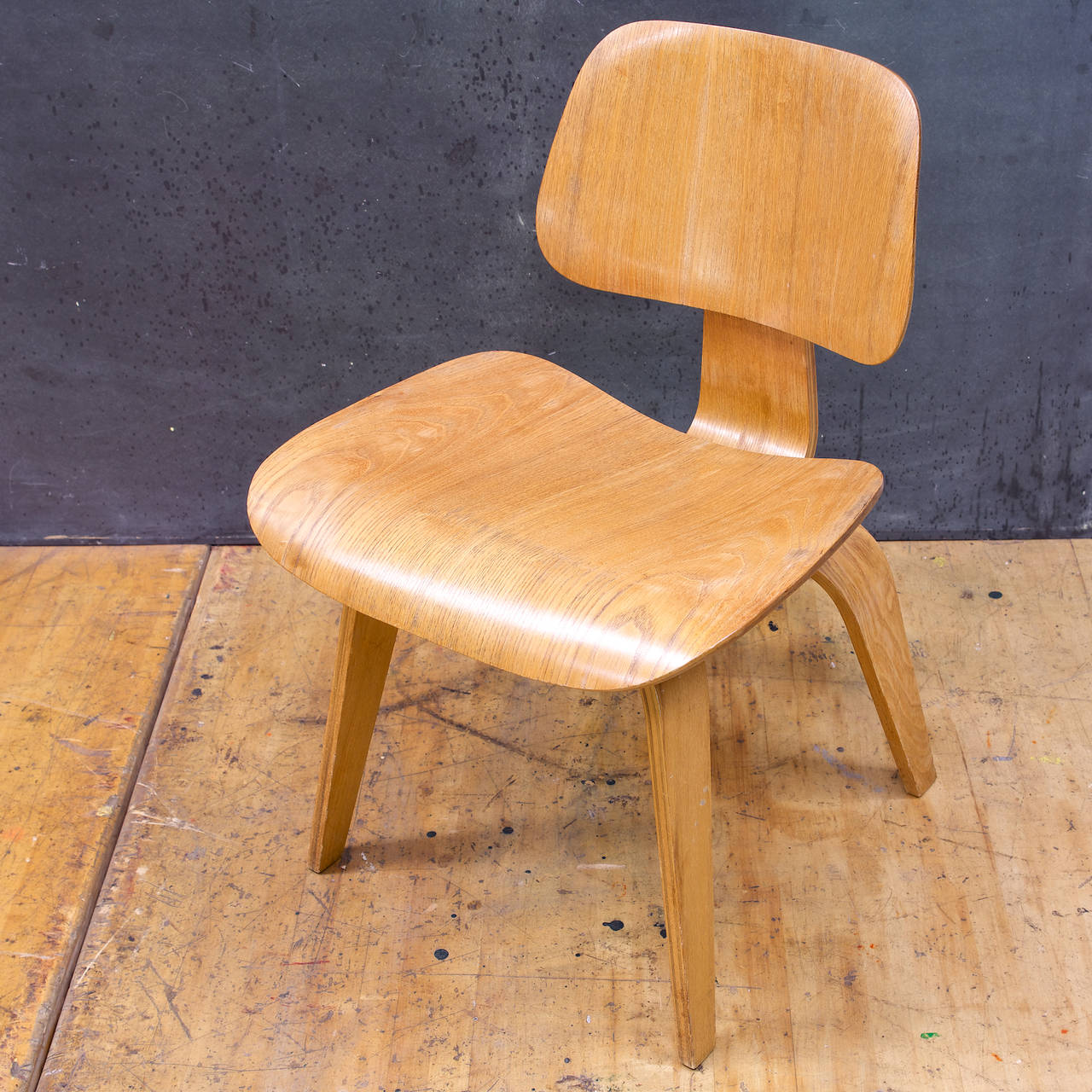 1st Year Charles Eames for Evans Herman Miller DCW Chairs In Good Condition In Hyattsville, MD