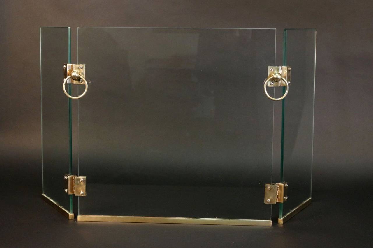 1930s fire break by Jacques Adnet in fire glass settled in bronze plates and the base decorated with bronze rings which can serve as handles.

Central panel dimension:
Height 51 cm x length 50 cm x thick 2 cm.
Two side panels measuring