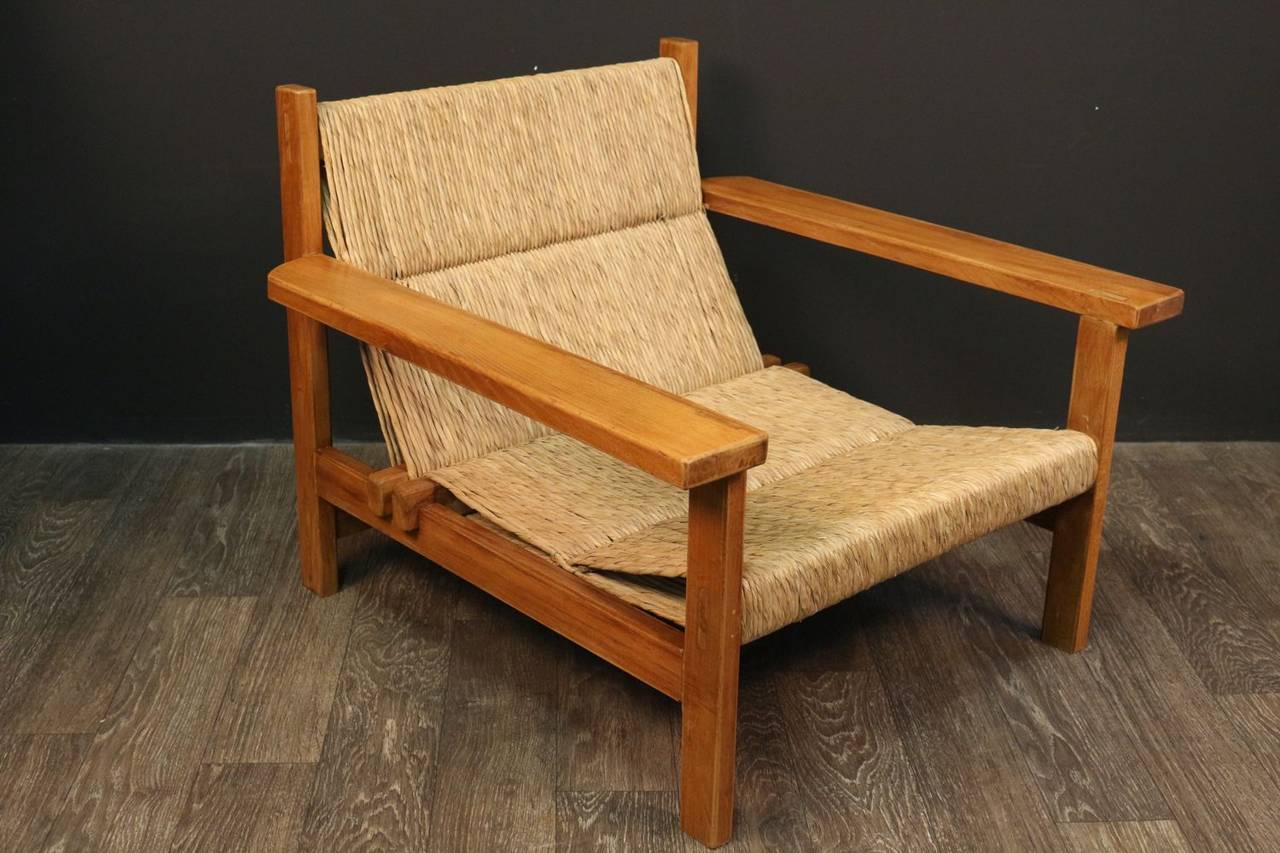 Large Paire de fauteuils attribué a Francis Jourdain 1940
Structure en bois habillé, le dossier et le fonds sont habillé dé cannage d'origine en parfait état.
Série de 2 paires de fauteuils référencé sur le site Ref: LU98581980152