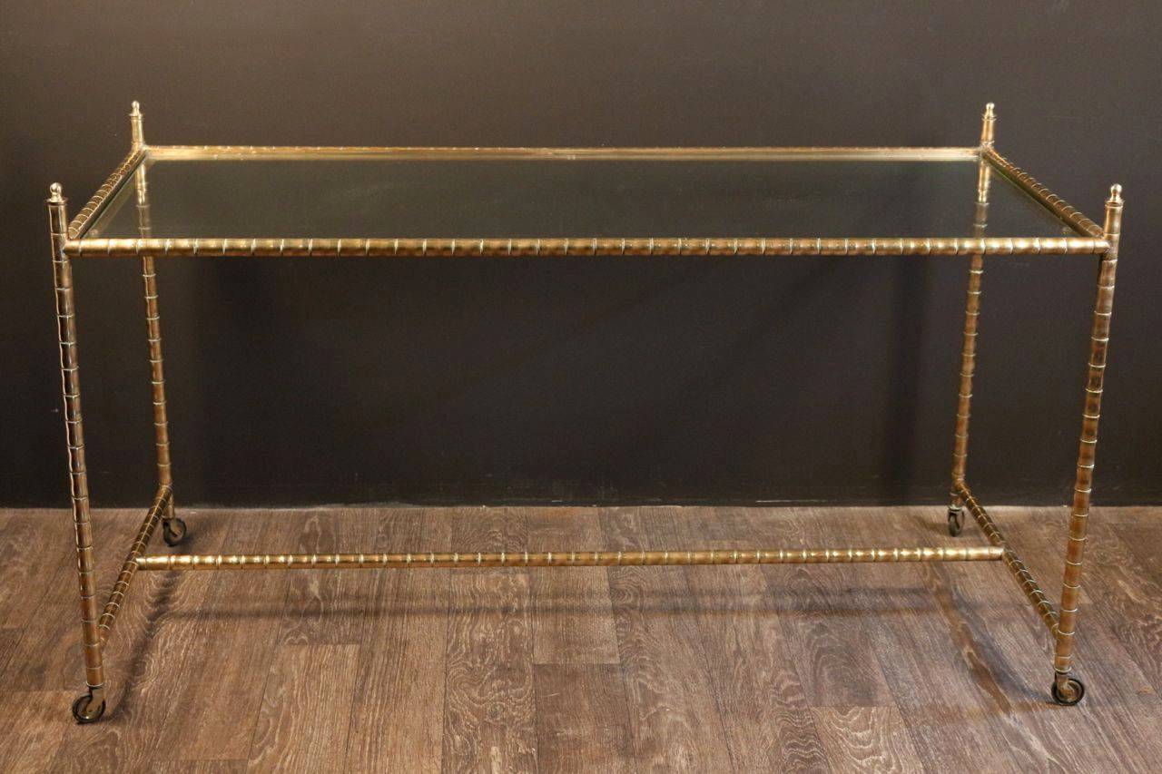 Large console table by Maison Bagues custom made for a Parisian fashion house.
Brass, mounted on wheels, the top is covered with a glass pane.
A second brass table console from the same fashion house is listed on the site under reference