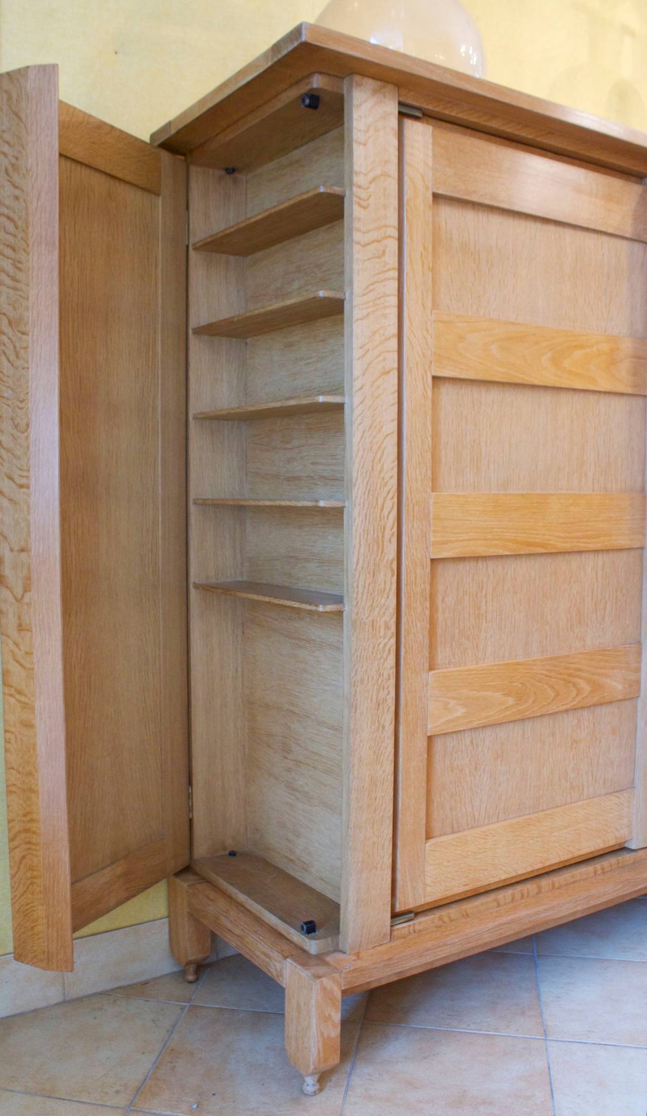 1950s Low 'Bouvine' Oak Dresser by Guillerme et Chambron In Good Condition In Saint-Ouen, FR