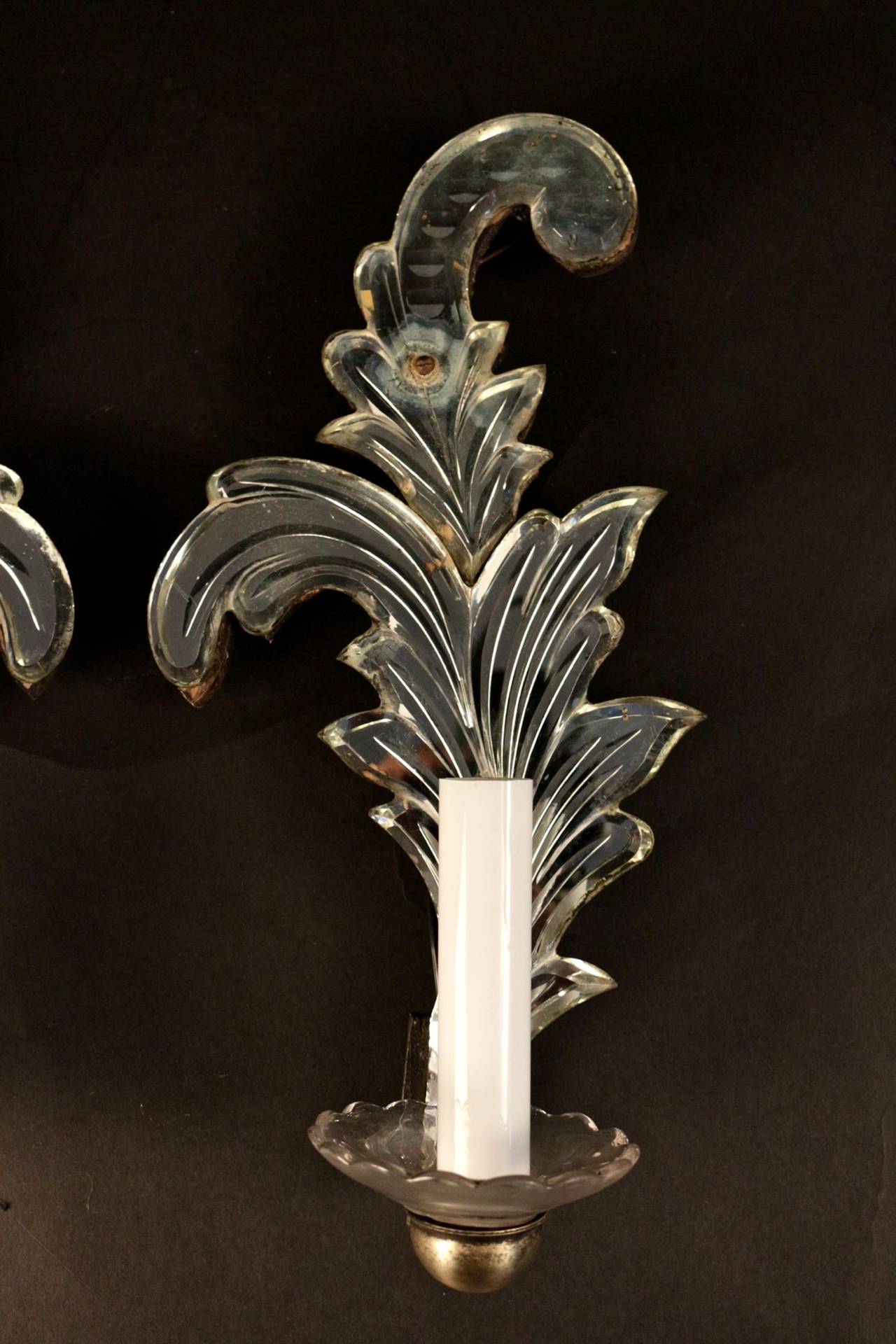 Pair of 1950s 'Acanthus Leaf' Sconces in Murano Églomisé Glass In Good Condition In Saint-Ouen, FR
