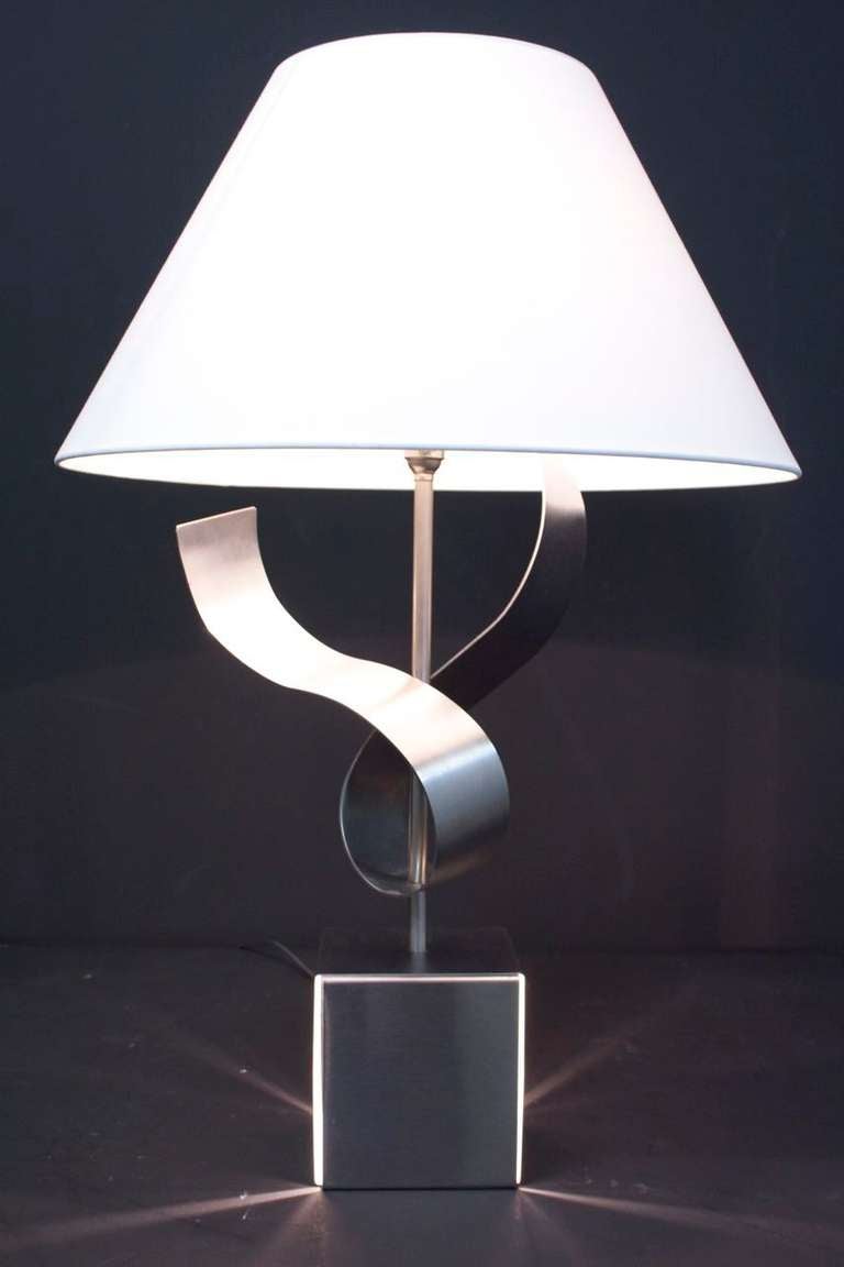 1970s sculpture table lamp by François Monnet, 1970. 
Metal with two-light sources. 
One standard under the shade and the second one the sculpture folding.